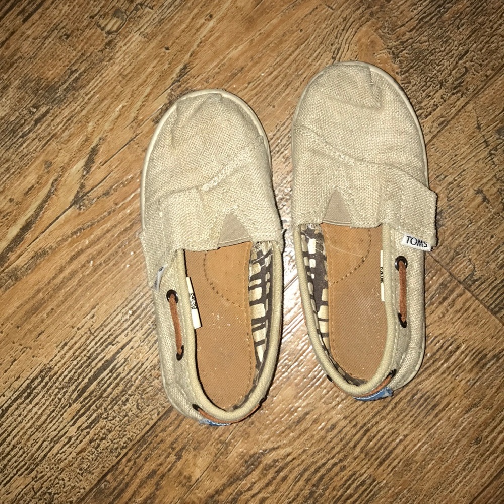 Toms